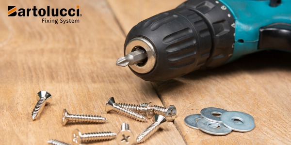 Trapano avvitatore a batteria: 5 consigli utili per usarlo al meglio con i tasselli